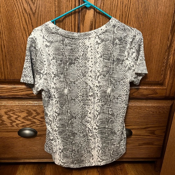 White Crow Snake Skin Print V Neck - Picture 4 of 5